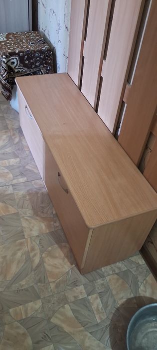 Продам прихожую с зеркалом