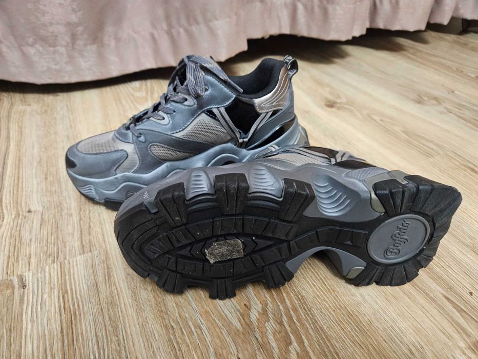 Продавам обувки Buffalo