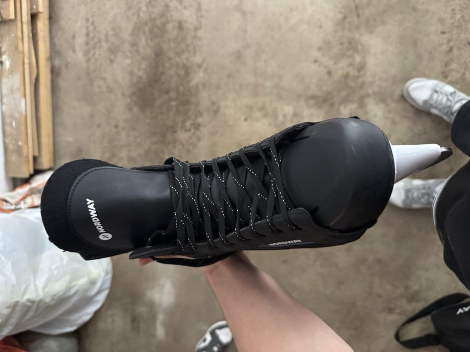 Пролаю коньки и клюшку