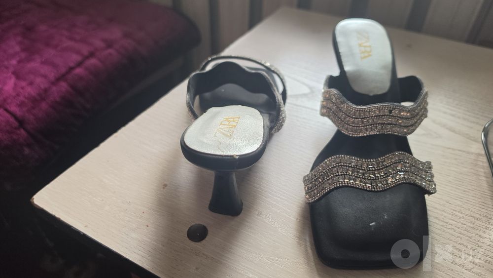 Yozga basanojka, razmer 37, rangi qora, ustidegi toshlari yaltiredi