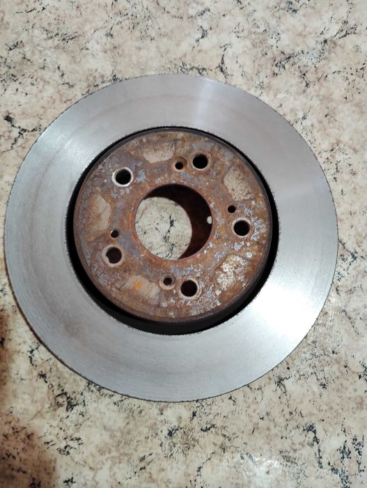 Продавам предни дискове За Хонда CRV3/2007-2012/