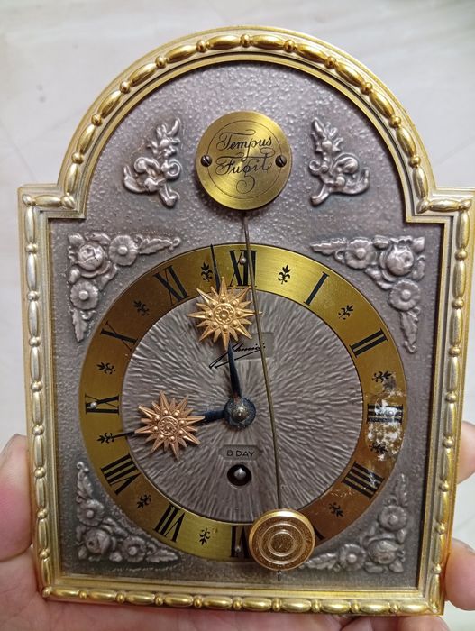 De vanzare ciasuri vech