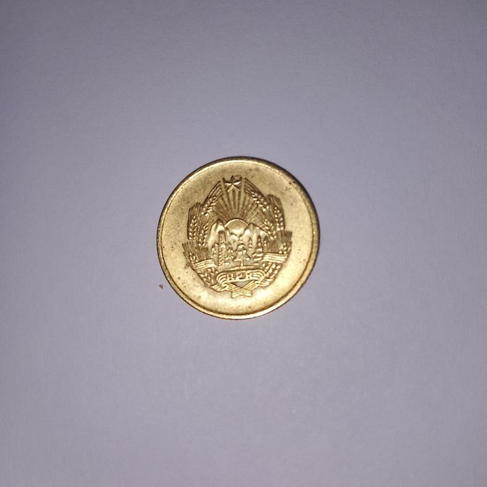 Vând monedă veche de 5 bani din anul 1956