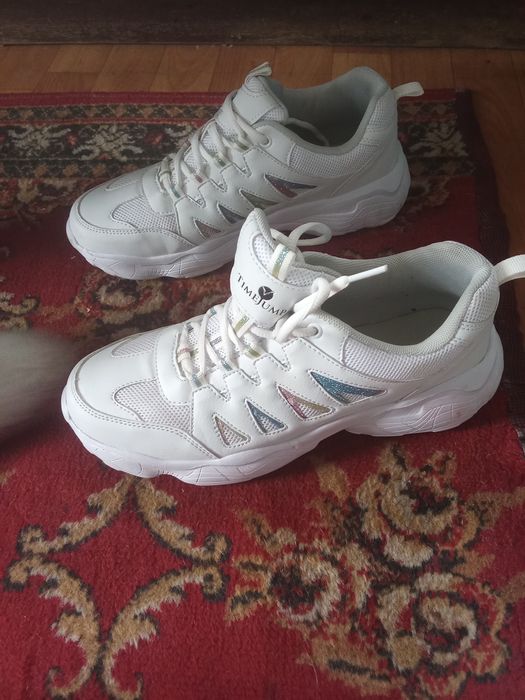 Продаю кроссовки