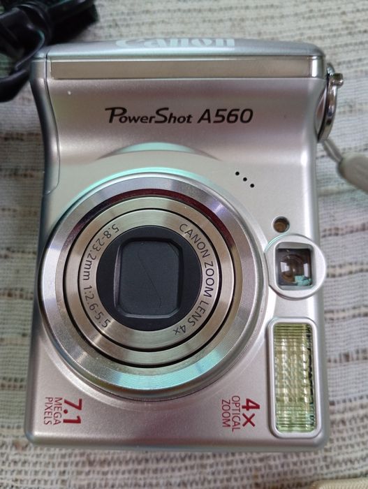 Компактен дигитален фотоапарат Canon PowerShot A560