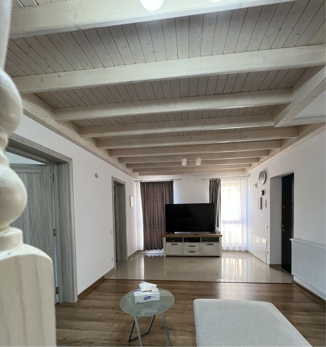 Închiriez apartament