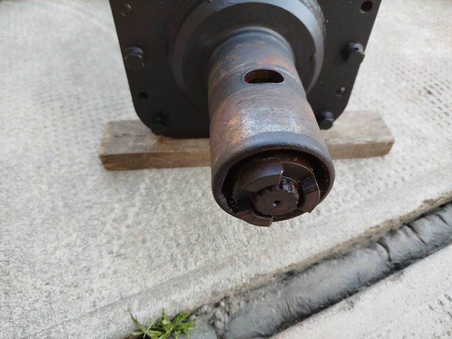 Cositoare masa de taiere motocositoare si transmisie in baie de ulei