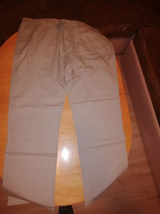 Продавам мъжки панталони, дънки. Дълги и къси.