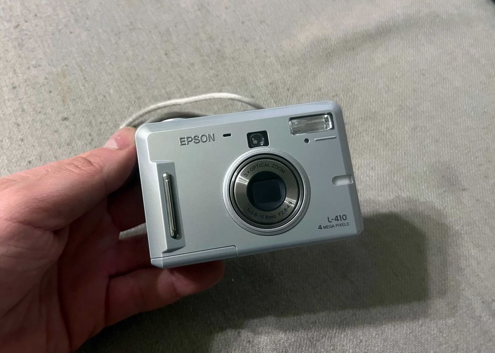 Aparat foto Epson PhotoPC L-410 CCD 4MP Zoom 3x Functional Cu Husa