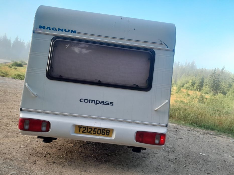 Rulota Compass Magnum 505( capacitate 5-6 pers) Recent adusa.
