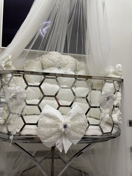 Бебе легло за новородено