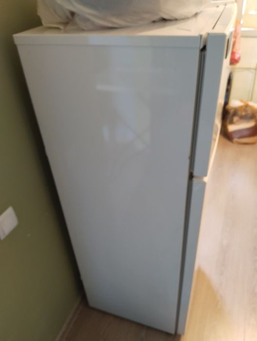 Холодильник продам бу но новый
