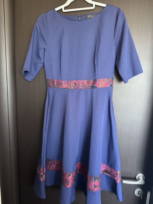 Rochie eleganta bleumarin cu detalii cu imprimeu floral Liona