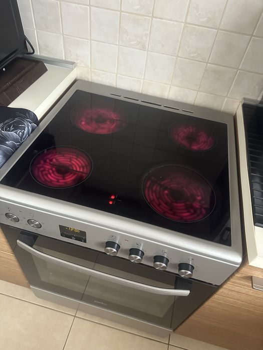 Cuptor aragaz pe curent