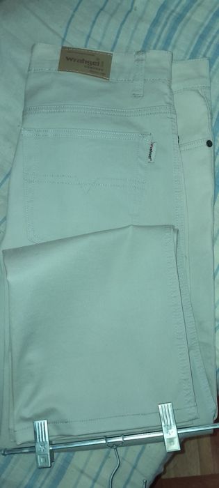 Продам новые джинсы.