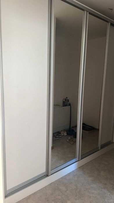 срочно продам белый шикарный шкаф-купе