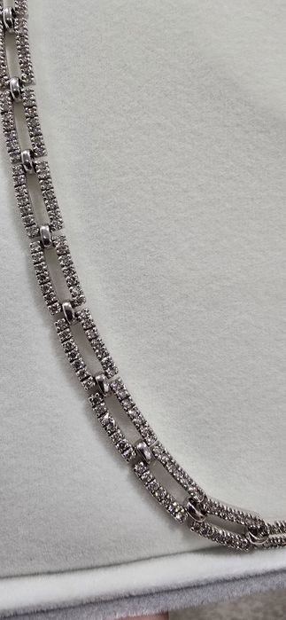 Продам колье с бриллиантами.