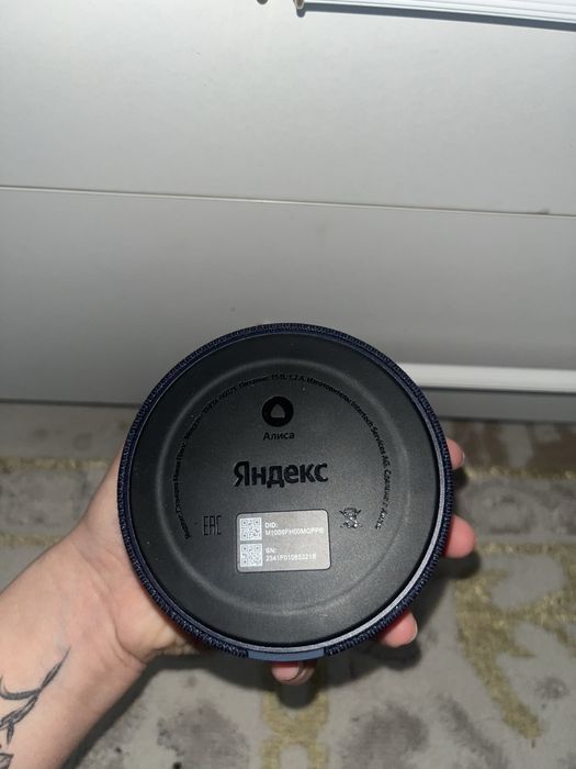 Алиса яндекс колонка