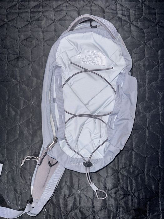 Bershka, The North Face, Columbia, Guess, Mick-Gwend, Zara- дамски чанти