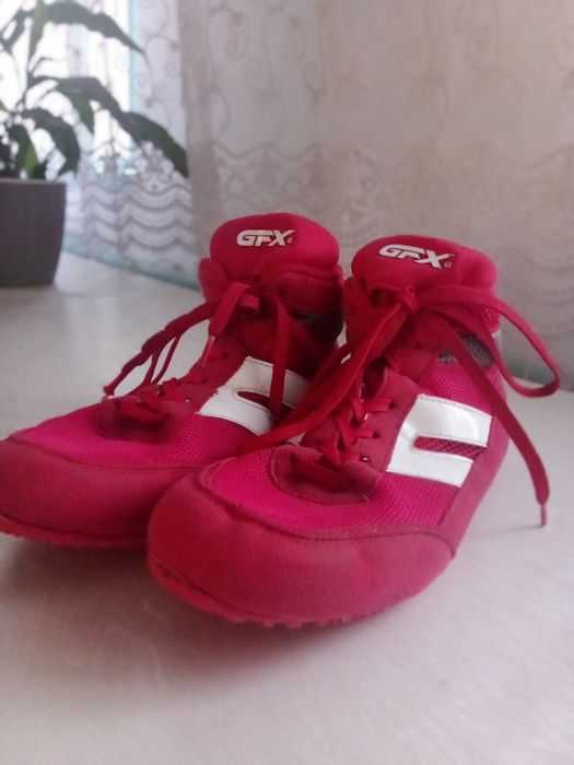 срочно продам борцовки GFX