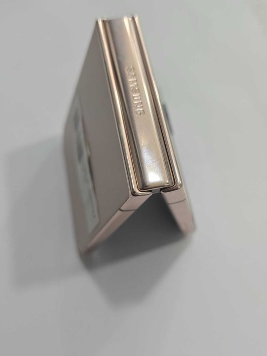 ***МНОГО ЗАПАЗЕН*** Samsung Z Flip 4