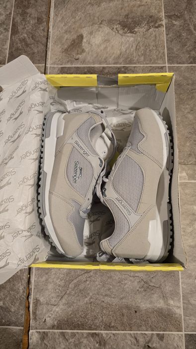 ЧИСТО НОВИ Дамски Обувки Slazenger - 37 номер