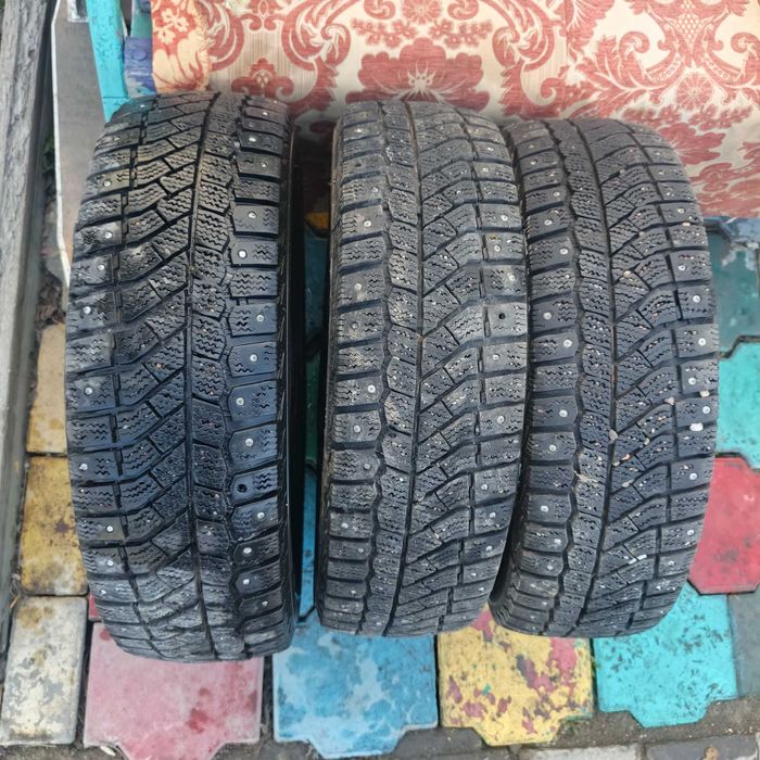 Шины зимние 3 шт.
