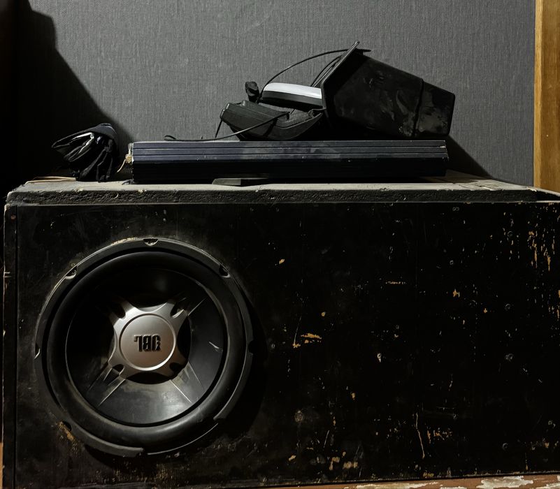 Саббуфер JBL б/у