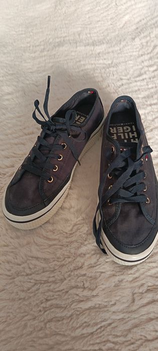 Vand bascheti Tommy Hilfiger, marimea 37.
