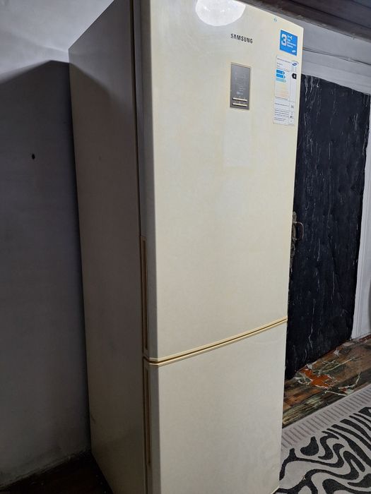 Продам холодильник Samsung