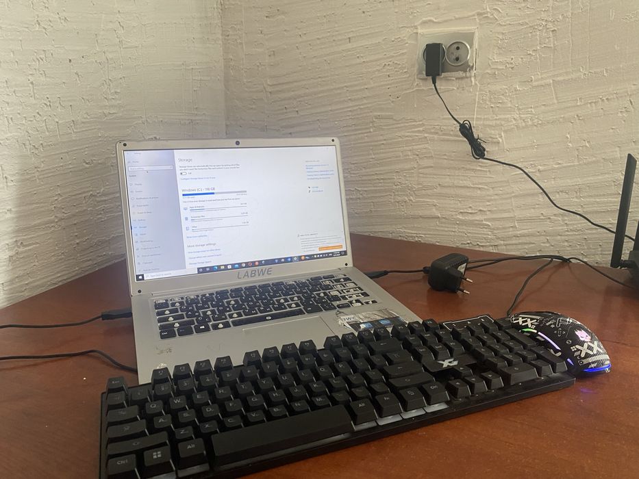 Ноутбук LABWE харошо работайет