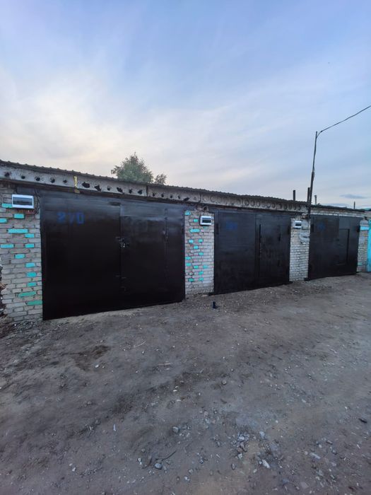 Продам три рядом стоящих теплых бокса