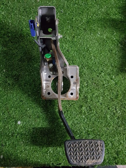 Тормозной педаль Toyota Highlander 2014-19