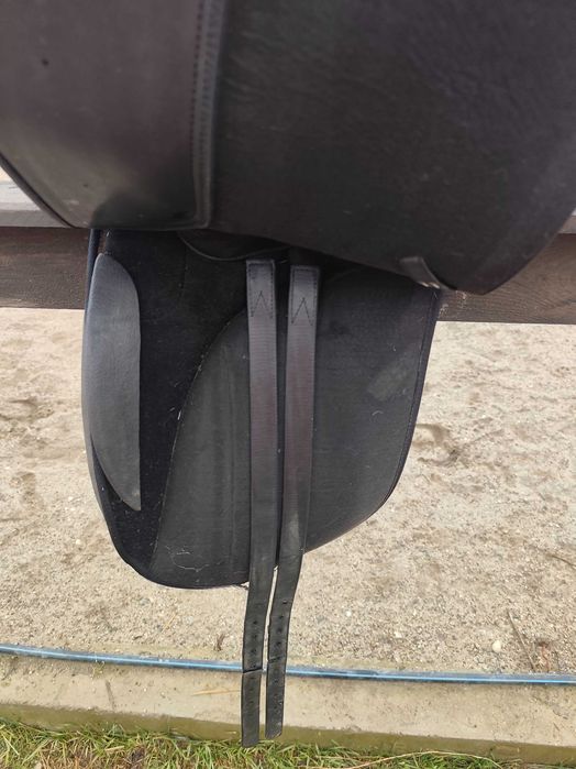 Седло за обездка