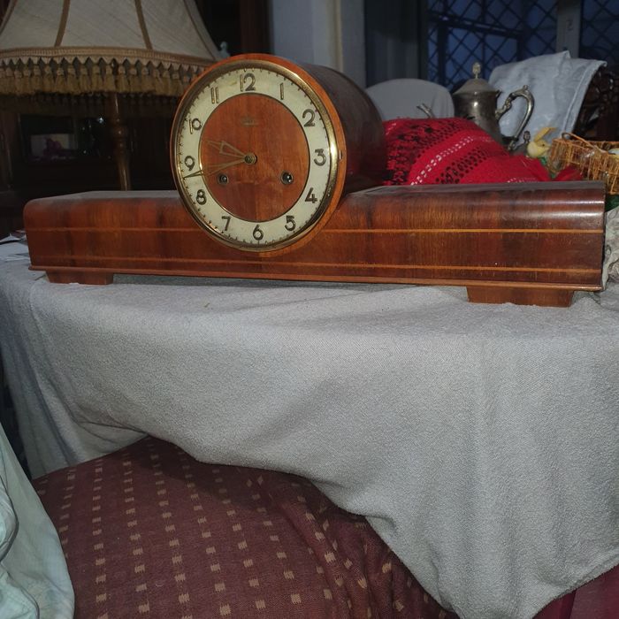 Vind aparate radio vechi.Pețurile sint negociabile.Am mai multe aparat