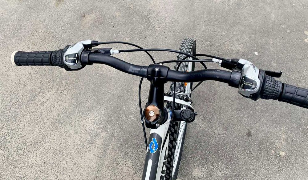 Bicicleta - Roți de 26 de inchi, 3 viteze în față și 7 în spate