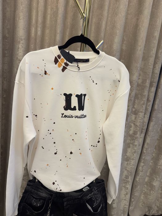 Blugi negri LV si bluza alb  LV de calitate  masuri :s.m.l.xl