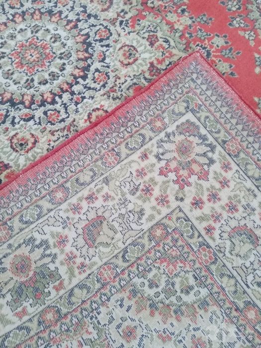 Klassik qizil gilam sotiladi (2x3 metr), holati yaxshi