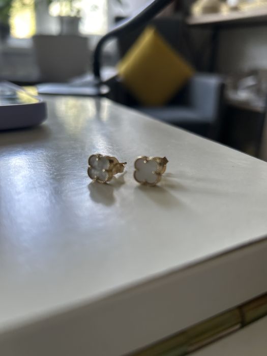 Продам новые золотые серьги Ванклиф