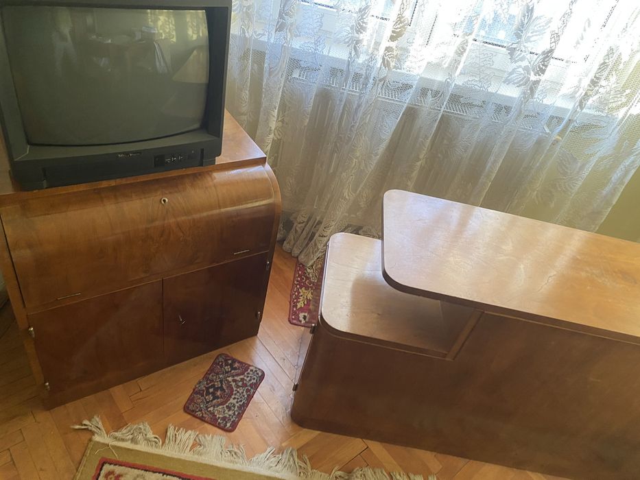 Vand 2 televizoare vechi