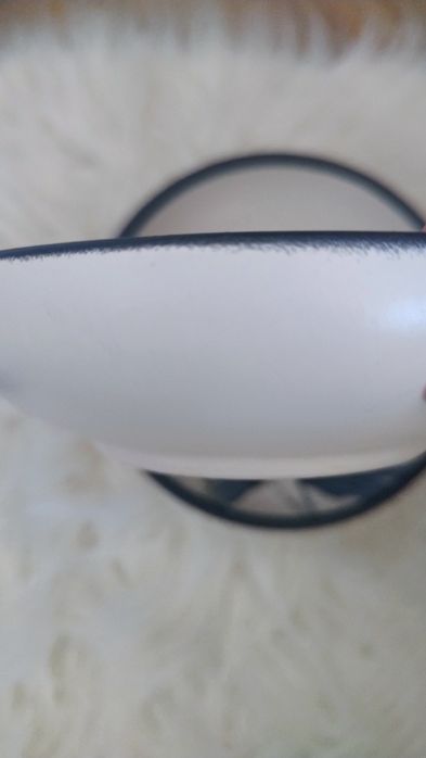 Порцеланови купички в лилави цветя и лалета