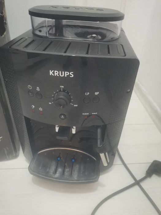 Продавам кафеавтомат Krups EA81
