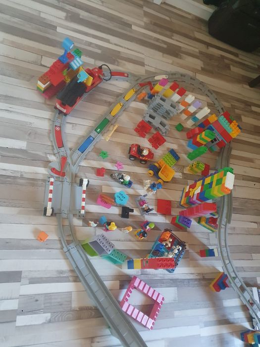 Seturi Lego Duplo multe cu trenuleț.