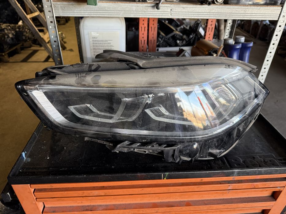 Ляв фар Бмв Ф40 Bmw F40 LED фар комплект