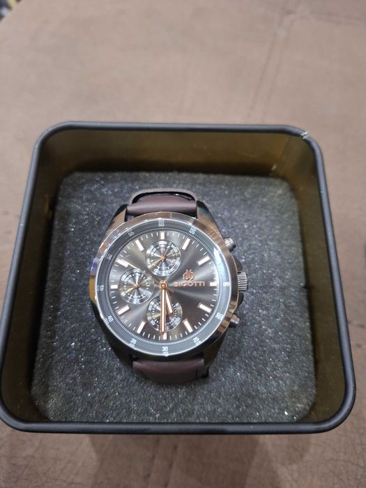 Часовник биготи чисто нов