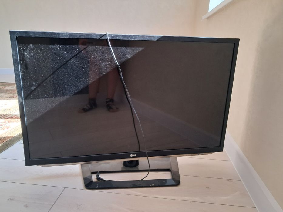 Срочно есть торг Продаётся LG телевизор