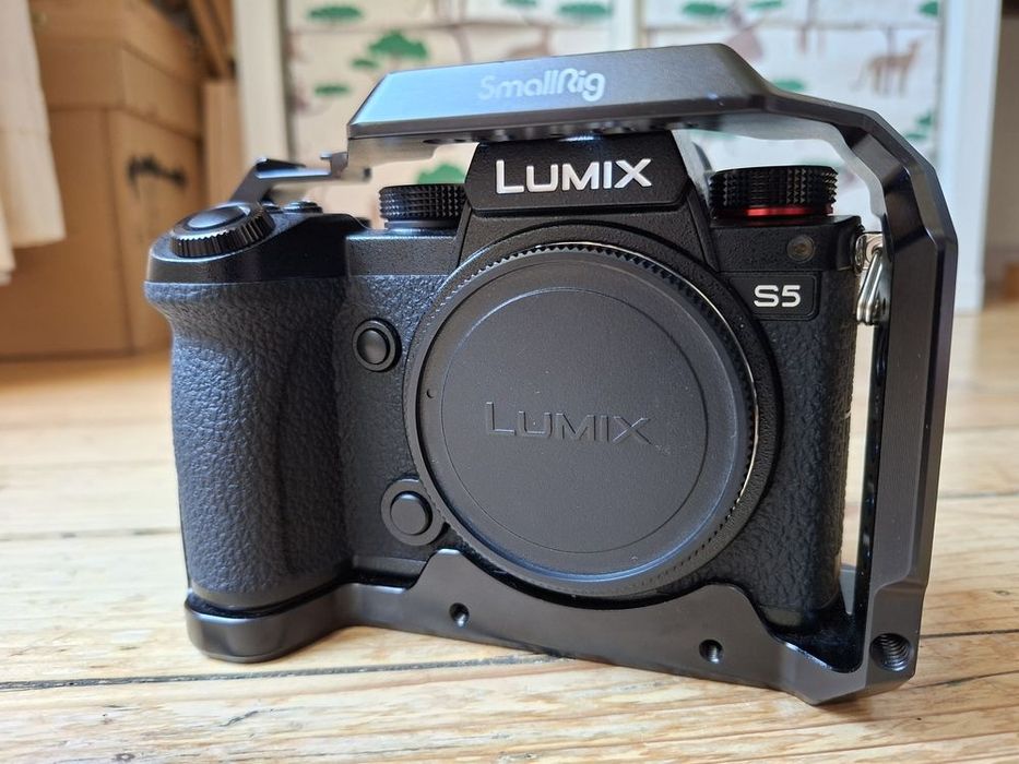 Фотоапарат Lumix S5+обектив 50 мм +cage Smallrig