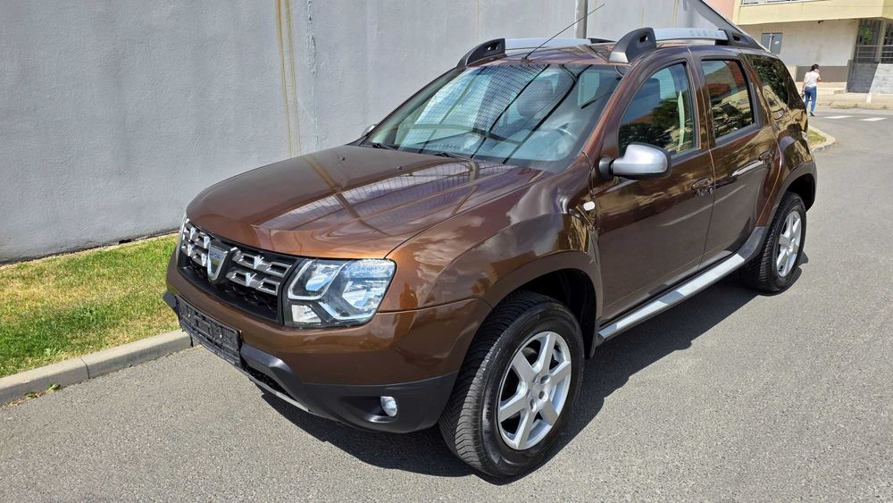Vand/Schimb/Rate Dacia Duster 2015 1.5 DCI piele incalzire scaune clima, pilot, navigatie mare color, comenzi volan, senzori de parcare