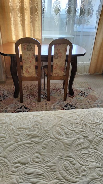 Продам стол для гостиной