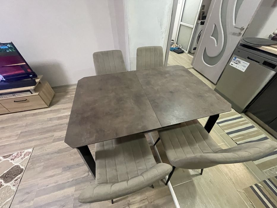 Трапезна Маса разтегателна с четири стола